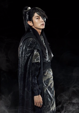 麗　花萌ゆる８人の皇子たち